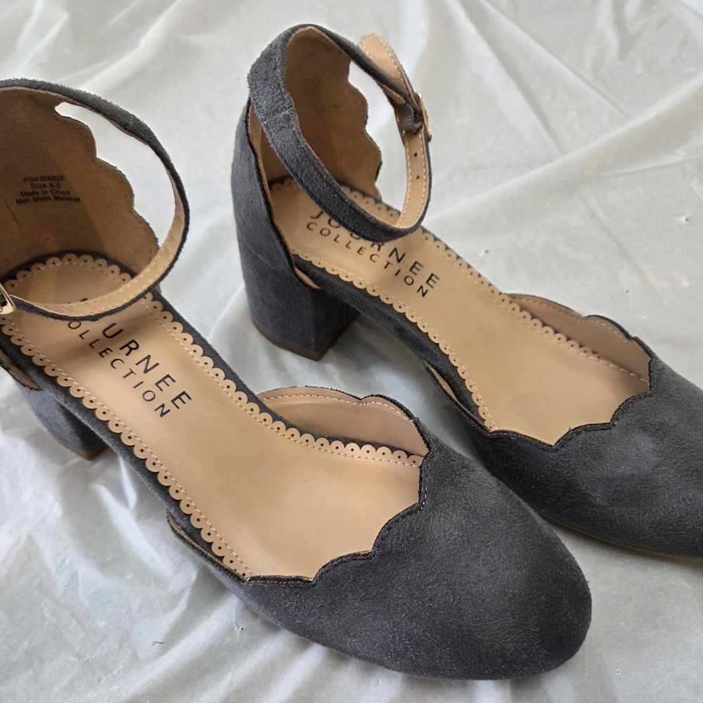 Journee Collection Edna block heels in grey, size 6 1/2. 